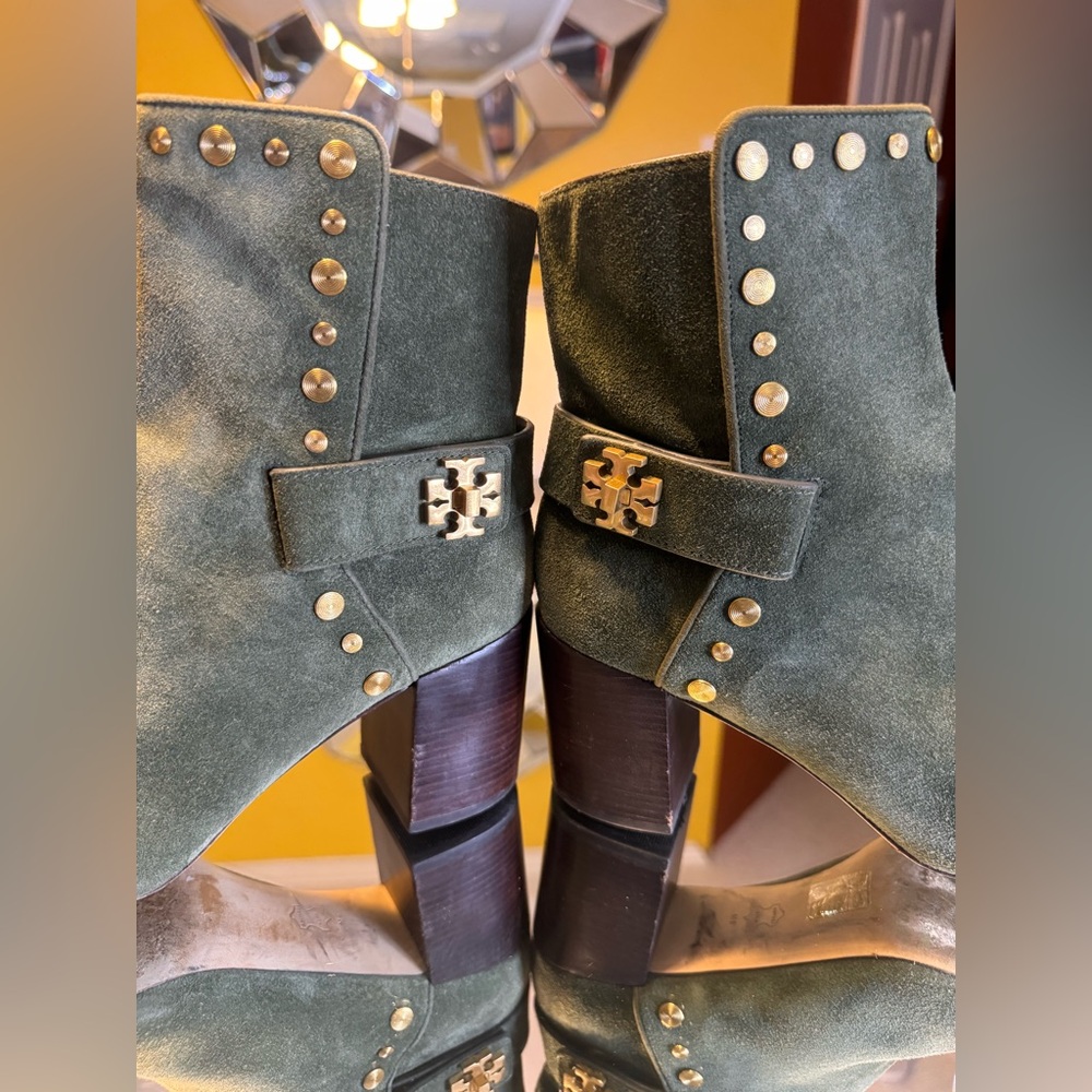 TORY BURCH Kira studded suede ankle boots. Size 8 - Picture 6 of 15